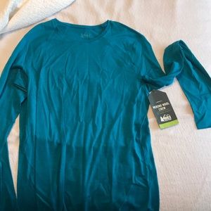 Women’s REI base later- size large